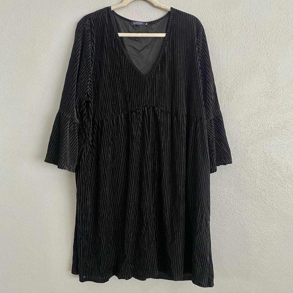 Plus Size Dress Size 4X Black Velvet Corduroy Bell Sleeves V-Neck